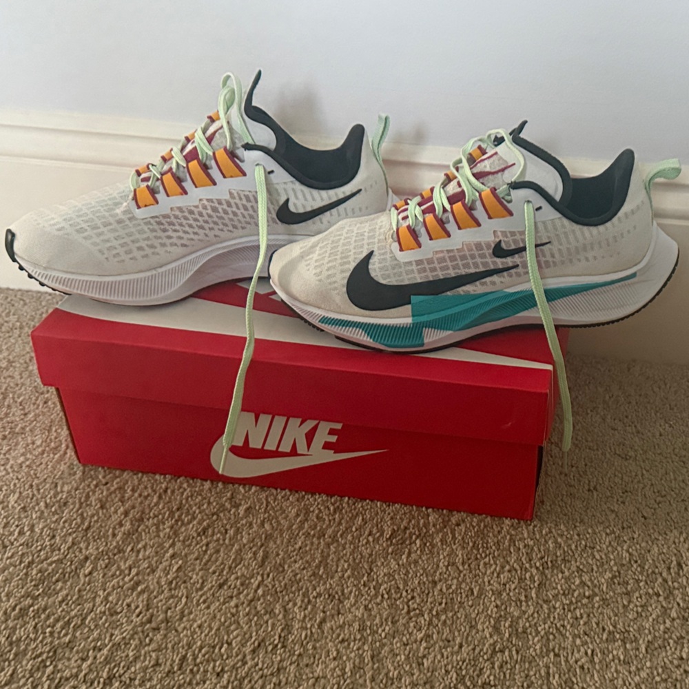 Women’s Size 8 Nike Air Zoom Pegasus 37 Premium Summit White running shoes